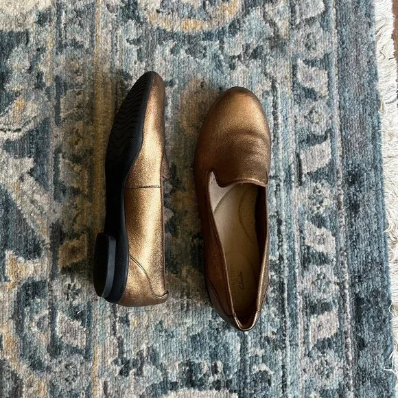 Clarks *Gold Metallic* Sara Poppy Loafer | size 6.5 | Ortholite Insole | EUC - Picture 2 of 12